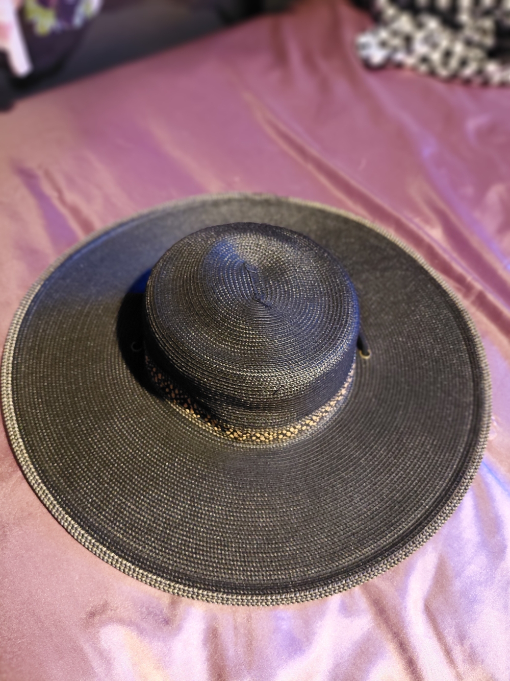 Women's Black Wide-Brim Straw Sun Hat with Breathable Crown